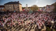 Jde o největší hody v celém Česku. Tradičně se jich účastní kolem 500 krojovaných.