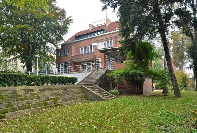 Vila Kapsa, Křetínský, Íránská ambasáda