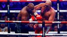 Zápas Tyson Fury (červené trenky) - Derek Chisora o titul šampiona WBC