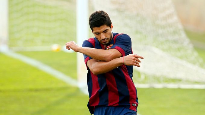 Zklamaný Luis Suárez hrál podruhé za Barcelonu a podruhé s ní prohrál.