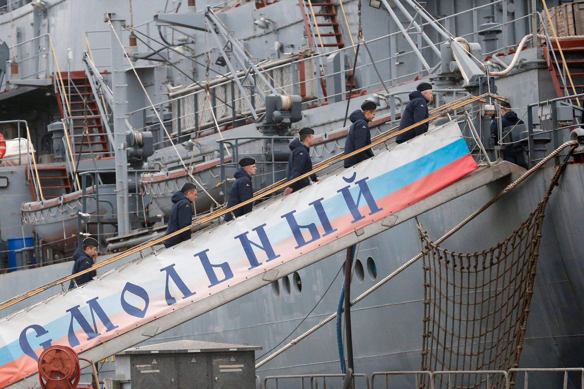Ruští námořníci opustili Francii, kde se učili s lodí třídy mistral