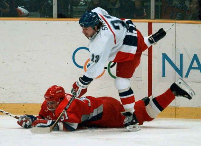 Nagano 1998, finále ČR-Rusko: Petr Svoboda - Andrej Kovalenko