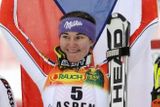 Šárka Záhrobská se raduje ze svého prvního vítězství ve slalomu Světového poháru.