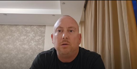Derek Hufmann je otcem šesti dětí, tři z nich s ním a jeho manželkou DeAnnou žijí poblíž Moskvy. Derek je nyní v ruské armádě.