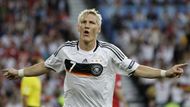 Němec Bastian Schweinsteiger srovnal v semifinále s Tureckem na 1:1.