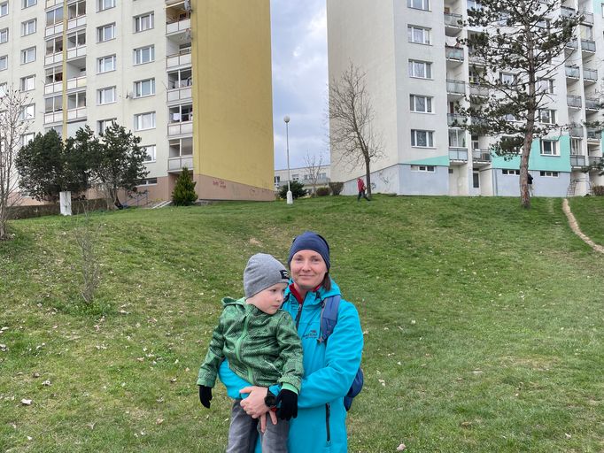 Mirka ze sídliště Sásová, kde vyrůstal i Peter Pellegrini, se po volbách rozhodla odstěhovat do zahraničí. "Nemá to tu cenu, jsem znechucená z politiky," říká.