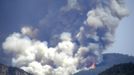 USA-WILDFIRES/NEW MEXICO Description: Smoke is pictured billowing from the site of wildfires at the Whitewater-Baldy Complex in southwestern New Mexico in the Gila National Forest in this May 17, 2012 handout photo obtained by Reuters May 27, 2012. The Whitewater-Baldy Complex fire, started by a lightning strike, has been burning out of control for 11 days, destroying more than 82,252 acres (33,286 hectares) and prompting officials to issue evacuation orders in nearby communities. REUTERS/U.S. Forest Servic/Handout (UNITED STATES - Tags: ENVIRONMENT DISASTER) FOR EDITORIAL USE ONLY. NOT FOR SALE FOR MARKETING OR ADVERTISING CAMPAIGNS. THIS IMAGE HAS BEEN SUPPLIED BY A THIRD PARTY. IT IS DISTRIBUTED, EXACTLY AS RECEIVED BY REUTERS, AS A SERVICE TO CLIENTS Published: Kvě. 27, 2012, 8:59 odp.