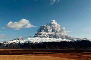 Evropské nebe stále ovlivňuje islandský mrak, letadla jsou při zemi