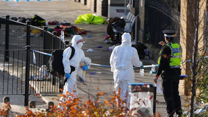 Jedenáct pokusů o vraždu. Útočník z britského vlaku už čelí obvinění