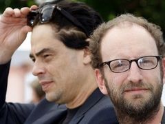 Benicio del Toro a režisér Soderbergh na premiéře Che