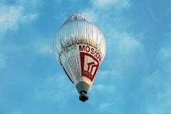 Nový rekord v letu balonem: Rus Konjuchov obletěl svět za rekordních 11 dní a šest hodin