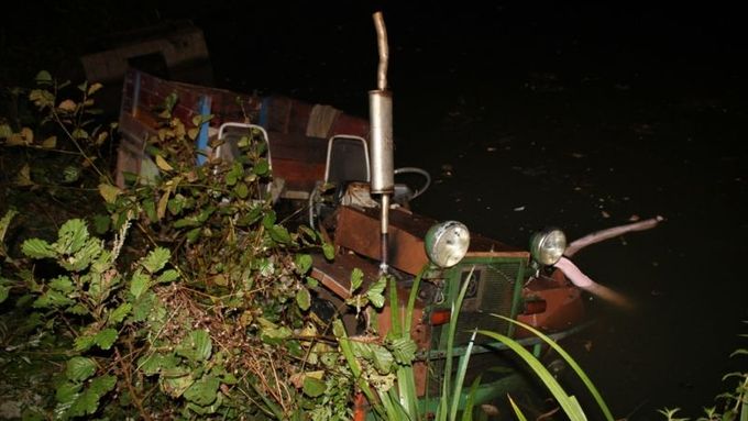 Nehoda se stala u rybníka Rosnička.