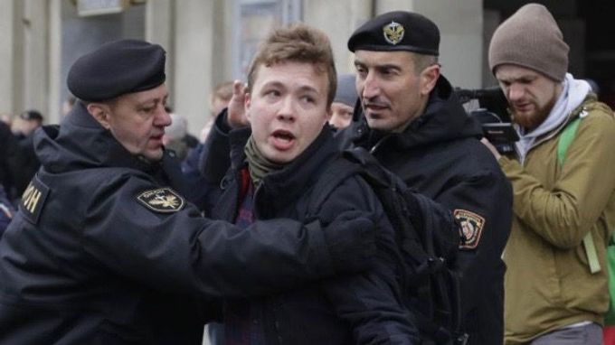 Zatčený běloruský novinář Raman Pratasevič.