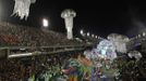 Revellers from Grande Rio samba school participate during the annual Carnival parade in Rio de Janeiro's Sambadrome, February 12, 2013. REUTERS/Ricardo Moraes (BRAZIL - Tags: SOCIETY) Published: Úno. 12, 2013, 5:21 dop.