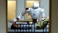 Tokio, Japonsko: Humanoidní robot AIREC předvádí pokročilé pečovatelské dovednosti v laboratoři Wasedovy univerzity.