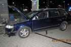 V Mladé Boleslavi najelo auto ve vysoké rychlosti do lidí, nejméně tři zranilo