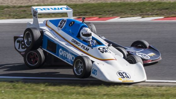 Podívejte se na fotografie závodu The Most Historic Grand Prix, který se vůbec poprvé konal v Česku