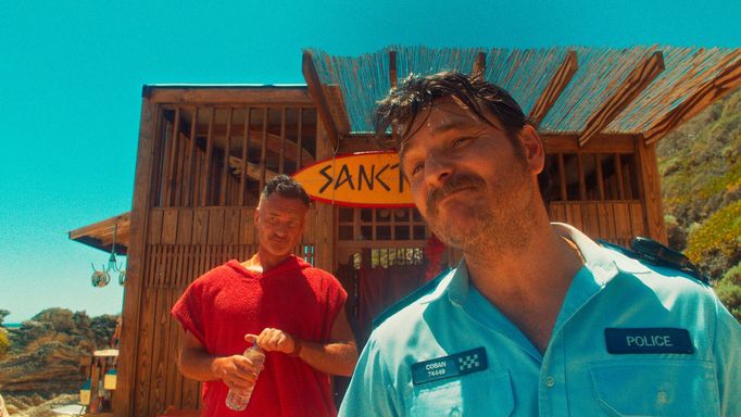 Julian McMahon jako Scally a Justin Rosniak ve snímku Surfař.