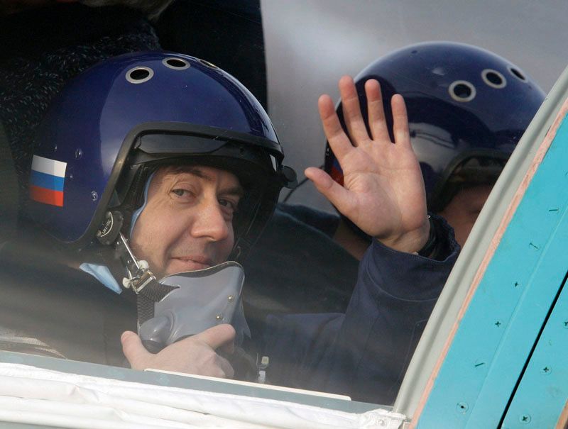 Dmitrij Medveděv jako pilot bombardéru
