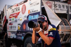 Zaostřeno na Dakar: tvrdá dřina mechaniků a jezdců i krása pouště