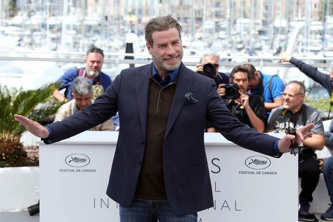 John Travolta tančí na festivalu v Cannes, 2018.