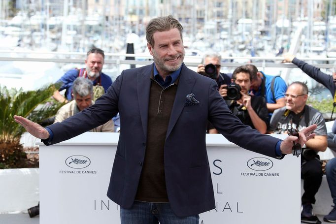 John Travolta tančí na festivalu v Cannes, 2018.