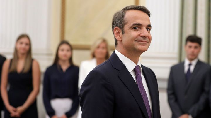 Slíbil nebe modřejší a slunce jasnější. Řecku povládne člen mocného politického klanu