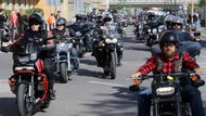 Sraz láká nejen majitele Harleyů.