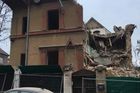 Stavební úřad zkoumá, zda může majiteli nařídit opravu zdemolované vily na Praze 10