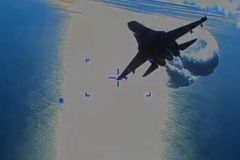 Pentagon zveřejnil video, jak se ruské letadlo přiblížilo k americkému dronu