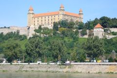 Slovensko dotahuje Západ rychleji než Česko