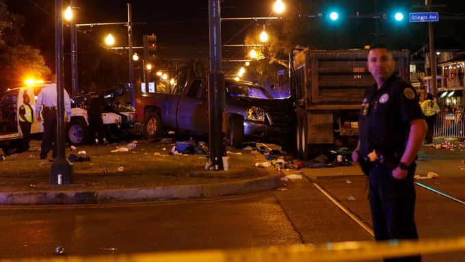 Řidič dodávky zranil v New Orleans 28 lidí.