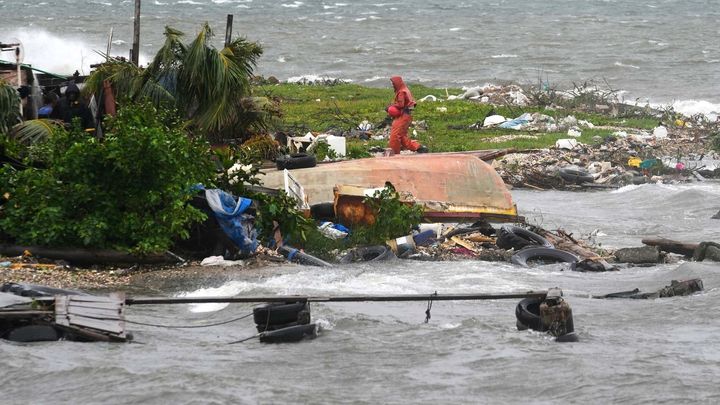 Hurikán Melissa zabil v Karibiku nejméně 49 lidí, nyní míří k Bermudám