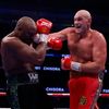 Zápas Tyson Fury (červené trenky) - Derek Chisora o titul šampiona WBC