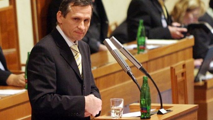 Jiří Čunek se obhajuje před senátory