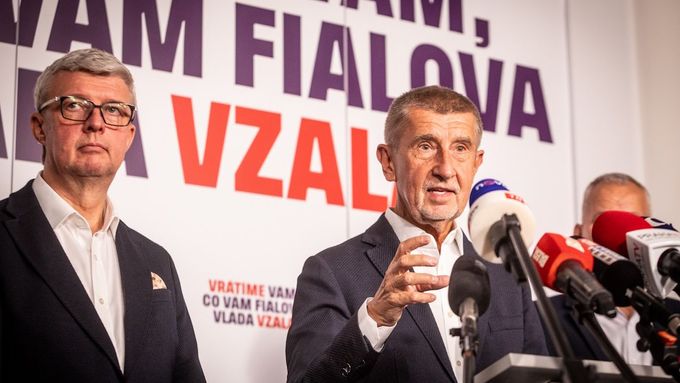 "Bohužel lidé, kteří teď v politice mají talent, jsou opravdu špatní. Andrej Babiš je naprosto defektní charakter," řekl v pořadu Spotlight režisér Jan Hřebejk.