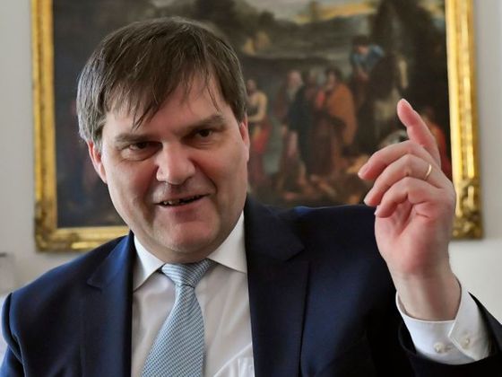 Nový ředitel zahraničního odboru Pražského hradu Rudolf Jindrák poskytl 31. března v Praze rozhovor České tiskové kanceláři.