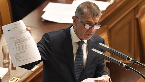 Vláda Andreje Babiše ustála hlasování o nedůvěře. Sněmovna jednala 13 hodin