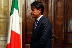 Populisté se rozhádali. Italská vláda končí, premiér Conte oznámil demisi