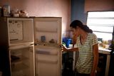 Dříve plné venezuelské ledničky dnes zejí prázdnotou. Řada obyvatel jihoamerického státu, který je zmítaný dlouhodobou ekonomickou krizí, trpí podvýživou.