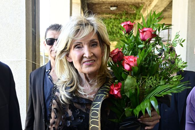 Rozloučení s hercem Jiřím Krampolem se konalo v pátek ve smuteční síni strašnického krematoria v Praze. Na snímku novinářka a moderátorka Zuzana Bubílková.