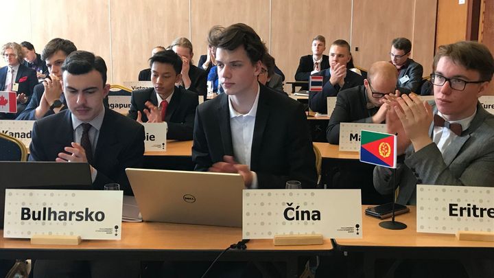 Chceme jen maďarské děti, znělo na summitu, na němž se studenti ujali rolí diplomatů