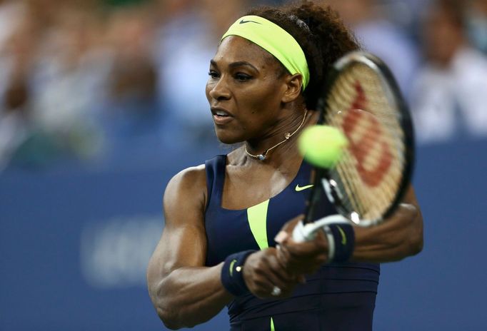 Americká tenistka Serena Williamsová v utkání se Srbkou Anou Ivanovičovou ve čtvrtfinále US Open 2012.