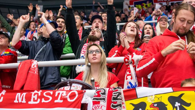 Třinečtí fanoušci si už k Lize mistrů našli vztah, v osmifinále proti Malmö dokonce nadchli výkonného ředitele soutěže. Vedle Ocelářů se do čtvrtfinále dostaly ještě Kometa a Liberec.