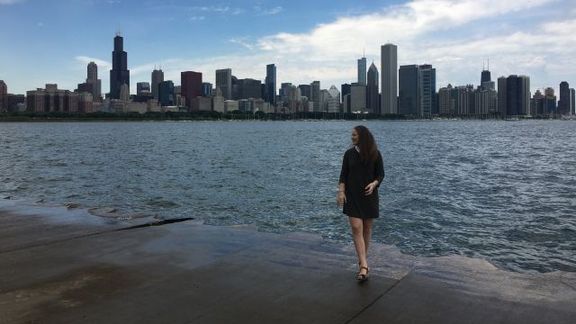 Vítězka prvního ročníku Anna Suková na břehu Michiganského jezera v Chicagu.