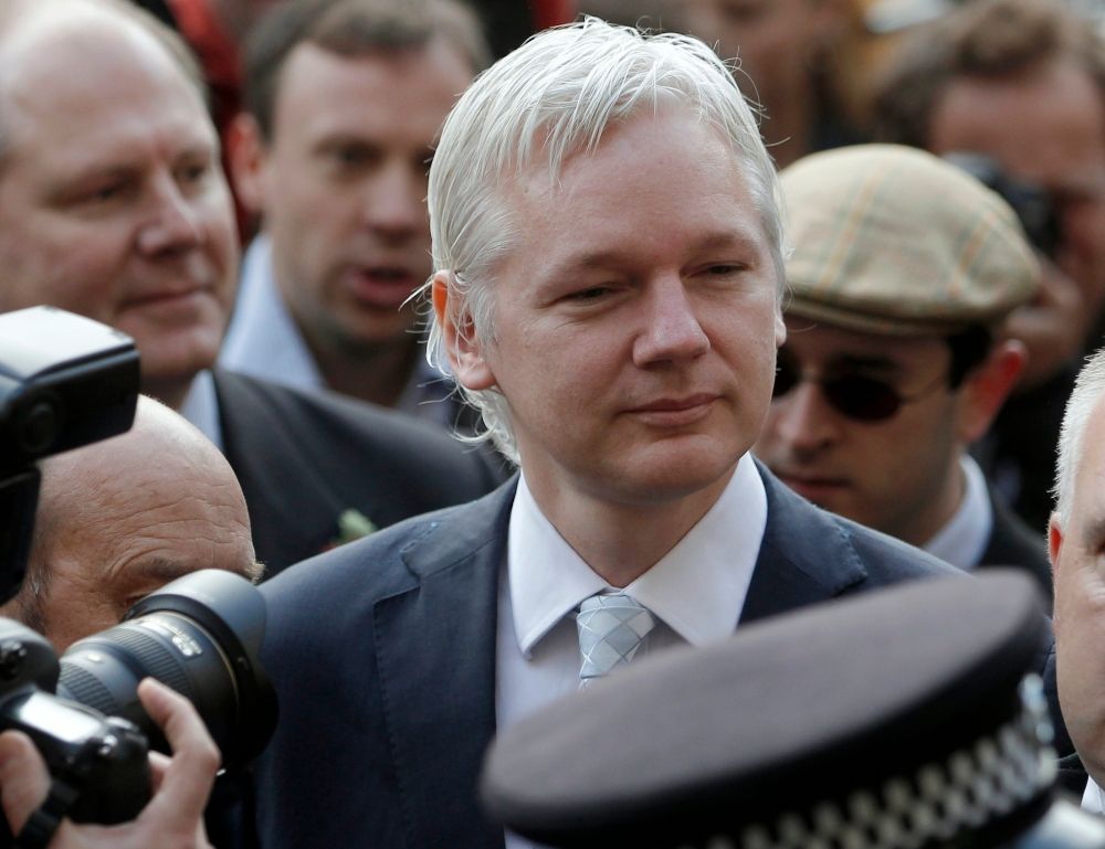 Julian Assange u soudu 2.11.