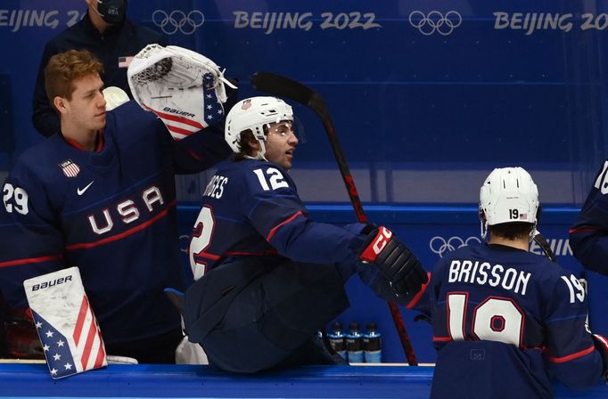 Sam Hentges, Drew Commesso a Brendan Brisson