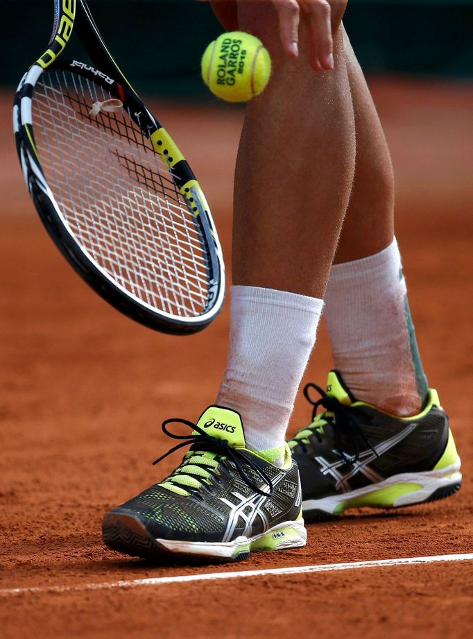 Steve Johnson of the U.S. prepares to serve to Guillermo Garcia-Lopez of Spain during their men's singles match at the French Open tennis tournament at the Roland Garros