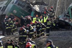 Srážka vlaků v Polsku: 16 obětí, mezi zraněnými je Čech