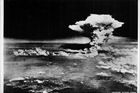 Jaderná bomba byla na Hirošimu svržena 6. srpna 1945 v 8:15 místního času z výšky 9600 metrů.